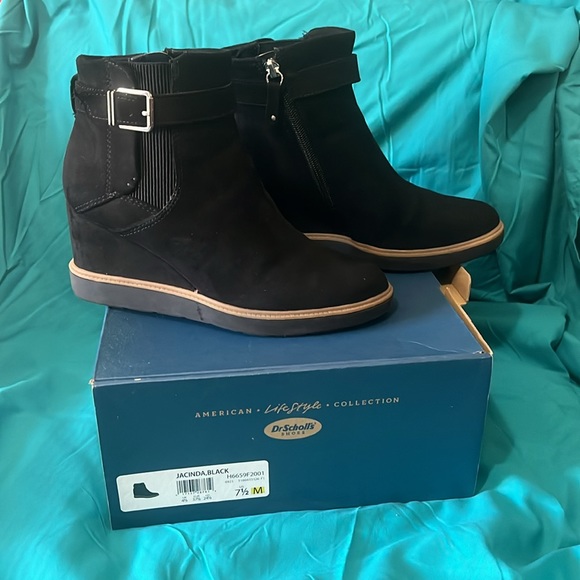 Dr. Scholl’s Jacinda black wedge bootie. Comes with original box - Picture 3 of 7